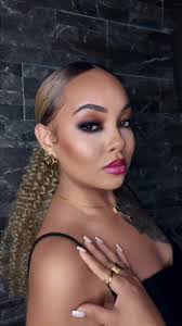 ✨ Découvrez nos indispensables : -les faux cils Djenessie -palette fards à  paupières The Matte -les boucles d’oreille Hillya et le collier Mya.  Disponibles dès maintenant sur notre boutique en ligne. ...