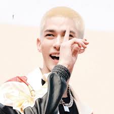 Đem ánh mắt của Mika nhìn chết mọi người