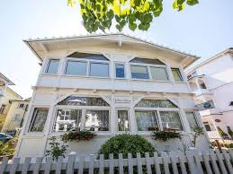 Gastehaus Villa Rosa In Ostseebad Binz Rugen Ostsee Unterkunft Fur 2 Bis 4 Personen In 2 Zimmern 78 Qm Burkhard Kopke Freu Villa Rosa Villa Gastehaus
