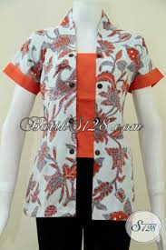 Namun dengan bahan kaos tetapi anda tetap bisa beraktivitas secara formal jika baju kaos oblong. Baju Seragam Kantor Wanita Lengan Pendek Batik Motif Warna Orange Bls1022bt M Toko Batik Online 2021