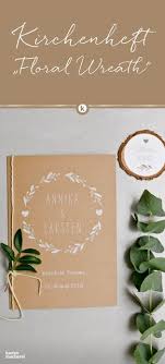 Kirchenheft Hochzeit Floral Wreath Kraftpapier Schone Diy Idee Fur Eure Hochzeit Bindet Kraute Wedding Booklet Wedding Invitations Diy Floral Wreath Wedding
