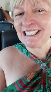 What are good dental places for implants and dentures near a nice resort?