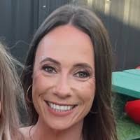 20+ perfiles de «Karli»