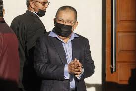 Mohd isa menghadapi sembilan pertuduhan rasuah iaitu menerima suapan untuk dirinya berjumlah rm3,090,000 daripada mohd isa samad ketika hadir di mahkamah tinggi kuala lumpur hari ini. Khopovv8jir37m