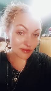 For someone who is so depressed she sure looks fantastic!!!!!!! Makeup and  all!!!!