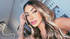 Ouça #empoderada em todas as plataformas: Mc Mirella Divulga Conteudo No Onlyfans E Aparece Molhadinha