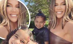 Keeping up with the kardashians. Khloe Kardashian Shares Sweet Selfie With True And Rob S Daughter Dream On Last Day Of Kuwtk Daily Mail Online