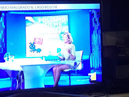 Regionali, il retroscena di claudia fusani: Angelomariaperrino On Twitter Fusani Ottoemezzo Al Regista De La 7 Piace La Minigonna Di Claudia Fusani Telecamera Sotto Il Tavolo