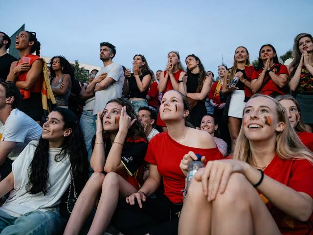 Samen naar de Rode Duivels kijken om 2 uur 's nachts? Op deze plekken kan  je onze voetbalhelden maandagnacht naar de overwinning schreeuwen | Regio |  HLN.be