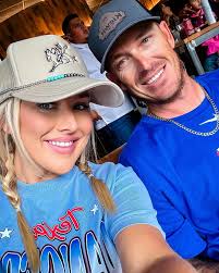 Kasey Barron's Instagram, Twitter & Facebook