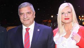 People & style γενέθλια έκπληξη για τη μαρίνα πατούλη: Marina Patoylh Oydepote 8elhsa Na Xwrisw Me Ton Giwrgo Biwnw Ena Pen8os