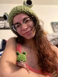 Cute fursuit with froggy hat and eye details