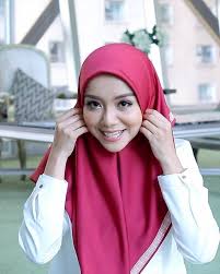 Tutorial hijab ringkas oleh mira filzah menggunakan tudung galeri ariani, koleksi stellar printed shawl. Galeri Ariani Tudung Square Dengan Mira Filzah Memamg
