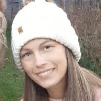 Courtney Hildreth's Instagram, Twitter & Facebook