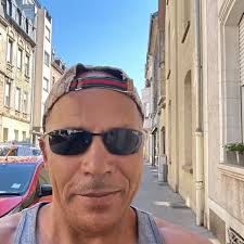 Porque as entrevistas a André Ventura, na verdade, são sempre debates, CNN  Portugal TVI !??? Só a postura corporal do José Alberto Carvalho diz tudo…  Comentem, que eu já não consigo!