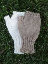 This pattern is worked flat on straight needles to make it easier for beginner knitters, but you could easily convert it to knitting in the round if you prefer. Fingerless Piano Mitts And Mini Mitts Hither And Yarn