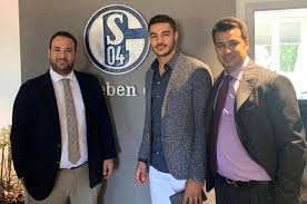 Çankaya, ankara doğumlu,stoper mevkisinde oynayan türk millî futbolcu. Ozan Kabak Schalke 04 E Transfer Oldu Haberdas