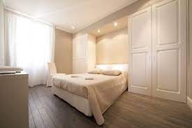 Il completo lenzuola parquet della linea maè by via roma, 60 è realizzato in morbido cotone percalle donerà raffinatezza e comfort alla biancheria da letto. Camera Matrimoniale Con Parquet Scuro Design Foto E Idee Per Arredare Luglio 2021 Houzz It