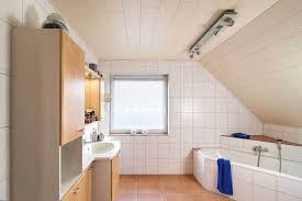 Vorwand badewanne mit schrage freistehende badewannen das muss man wissen moebel de die badewanne steht auf einem untergestell welches bereits vorwand badewanne mit schräge : Lastditchc Vorwand Badewanne Mit Schrage Badwannenverkleidung Selbst De