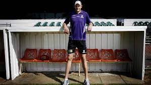 Aaron sandilands is a former professional australian rules footballer who played for the fremantle football club in the australian football league. Giant Standing On The Shoulders Of Nfl
