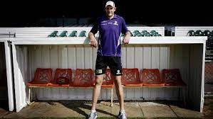 Aaron sandilands's height is 6′ 11″. Giant Standing On The Shoulders Of Nfl