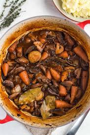 Mushroom Bourguignon Is The Ultimate Hearty Comforting Vegan Stew And It S Also Surprisingly Low Calorie In 2020 Mushroom Bourguignon Stuffed Mushrooms Mushroom Dish