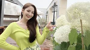 He gained popularity through drama called love truly in 2006. Park Min Young Found The Perfect Shades Of Green For This Summer Inkistyle