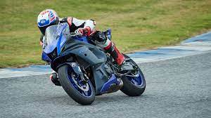 Acompanhe as últimas notícias e vídeos, além de tudo sobre esportes e entretenimento. First Ride Why The 2022 Yamaha Yzf R7 May Have Just Saved Sportbikes Robb Report