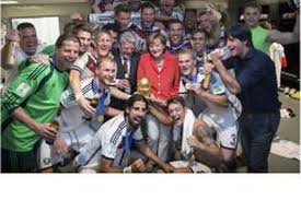 Empat tahun setelah menjuarai piala dunia fifa 1998, pada turnamen tahun 2002 saat pertandingan pembukaan, perancis sebagai juara bertahan kalah dari senegal. Terapkan Teknologi Tinggi Rahasia Jerman Juara Piala Dunia