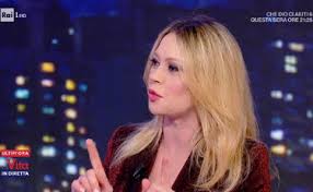 E poi le storie di vita, i grandi personaggi dello spettacolo, della cultura, del giornalismo e i protagonisti della televisione. Sanremo 2021 Anna Falchi Stronca Achille Lauro Chi Aspettiamo Noi Donne Umiliato Libero Quotidiano