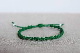 Amazon Com Kelly Green Friendship Bracelet Macrame Bracelet Handmade Jewelry Handmade Products