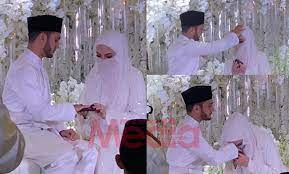 Intansilver mempunyai ratusan model gambar atau foto cincin kawin yang mana modelnya banyak yang diminati setiap para pencinta cincin perak. Gambar Mas Kahwin Sebentuk Cincin Haris Neelofa Selamat Bergelar Suami Isteri Media Hiburan