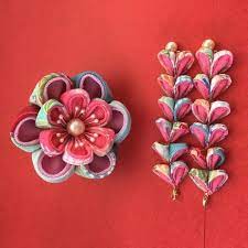 ２wayクリップの簪です花の大きさが８ 程になります 下がりは10 程になり取り外し可能です 取り外すとブローチになります つまみ細工はとても繊細です 水濡れや圧迫は破損する恐れありますのでご注意ください fabric flowers flower crafts kanzashi flowers