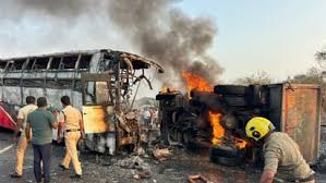 Andhra Pradesh: 8 burnt alive in horrific bus-lorry crash in Markapuram |  Asianet Newsable