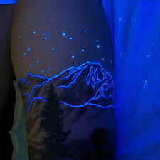 Uv tattoo ink offers you the opportunity to showcase your design in the dark, a terrifying yet stunning addition to your body ink that will be turning heads from across the room. 49 Awesome Glow In The Dark Tattoos Visible Under Black Light Bored Panda