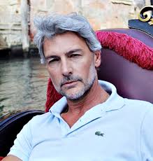 Roberto farnesi ospite al giffoni film anna safroncik e roberto farnesi scherzano sul set delle tre rose di eva. Roberto Farnesi L Incubo Della Stalker E Finito Ora Sogna Un Figlio Con La Baby Fidanzata Gossip It