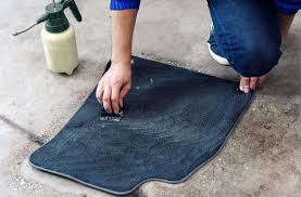 Absolut ungeeignet ist essig oder essigwasser, wenn man einen hochflor teppich reinigen möchte. 10 Wege Um Auto Fussmatten Zu Reinigen Anleitung
