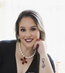 Roberta Nunes's Instagram, Twitter & Facebook