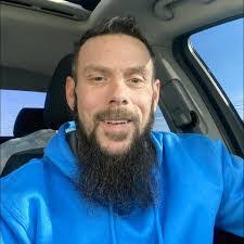 Daniel Klee's Instagram, Twitter & Facebook