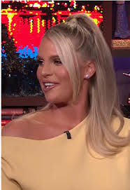 Amber Lene's Instagram, Twitter & Facebook