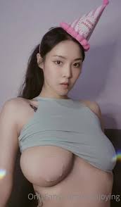 Norajoy shakes her tits