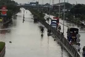 Info loker driver wilayah kali gawe genuk semarang.sebanyak 186 lowongan kerja driver balaraja dan yang berhubungan. Banjir Masih Menggenangi Kaligawe Semarang Arus Lalu Lintas Lumpuh Total