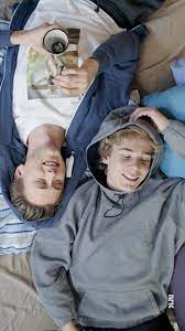 Sana texting isak if he wants to study with her. Pin On Isak And Even
