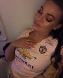 Yesterday I got ENGAGED to the love of my life,my dream man🥰It was a very  emotional day yesterday and it ended with a surprise party with our  friends. Thank you so much