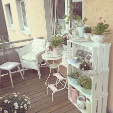 Decorer Le Jardin En Style Shabby Chic 20 Idees Pour Vous Inspirer Shabby Chic Garten Balkon Einrichten Wohnung Balkon Dekoration