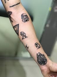 Ahsoka tano is a female character but is very powerful, so men like to get this tattoo inked on their arms. Starwars Tattoo Star Wars Tattoo Geometric Tattoo Tattoos