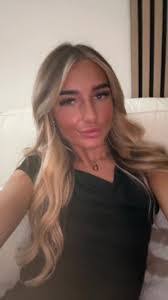 Danielle Sackett's Instagram, Twitter & Facebook