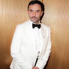 Riccardo tisci, né le 1er août 1974 à taranto est un styliste italien. Riccardo Tisci Party Im Grossen Stil Gala De