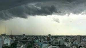 Luego de unos días con altas temperaturas para ser agosto llega la tradicional tormenta de santa rosa, ¿qué hay que saber y qué historia . Sgrmuqrmiwl Em