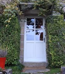 Ces menuiseries peuvent être personnalisables. Pose De Porte D Entree Garage Bois Pvc Alu Finistere 29